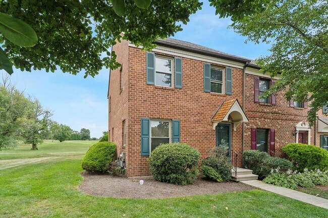 Foto del edificio - 214 Troon Ct