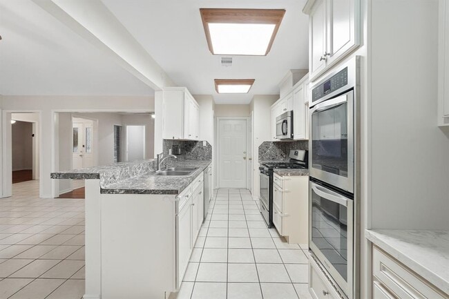 Building Photo - 10815 Garrick Ln