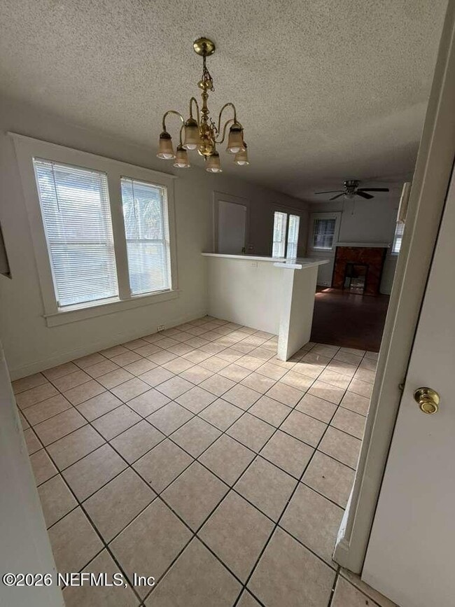 Foto del edificio - 4067 Gilmore St