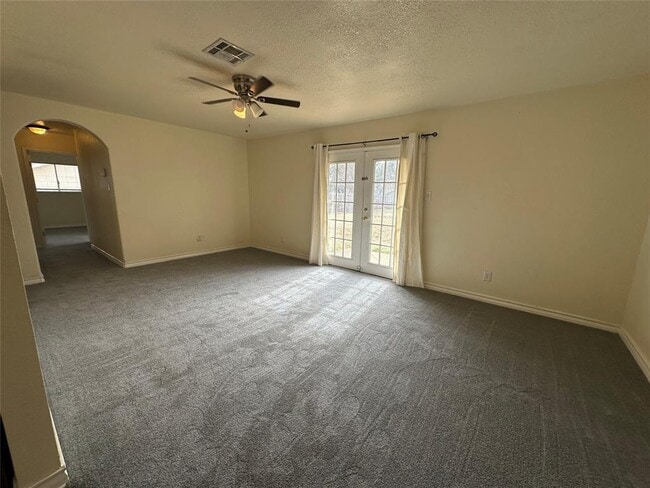 Building Photo - 204 Thompson St