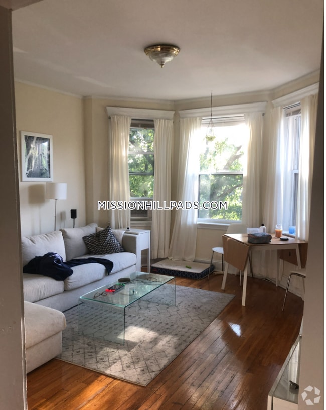 Building Photo - 360 Riverway