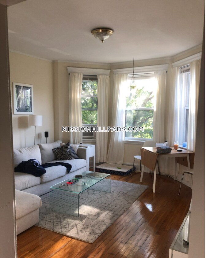 Primary Photo - 360 Riverway