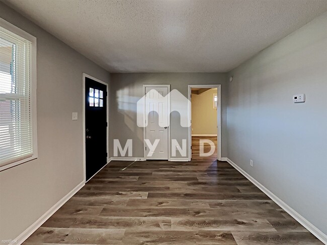 Foto del edificio - 3 br, 2 bath House - 1800 Genesis Park Pl