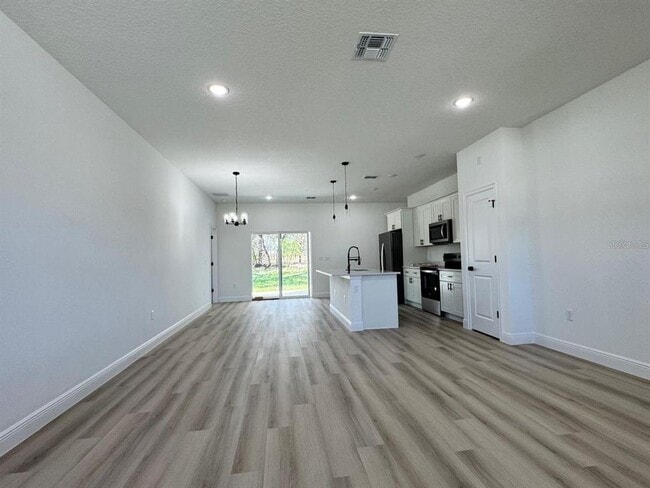 Building Photo - 7185 N Tallwood Dr