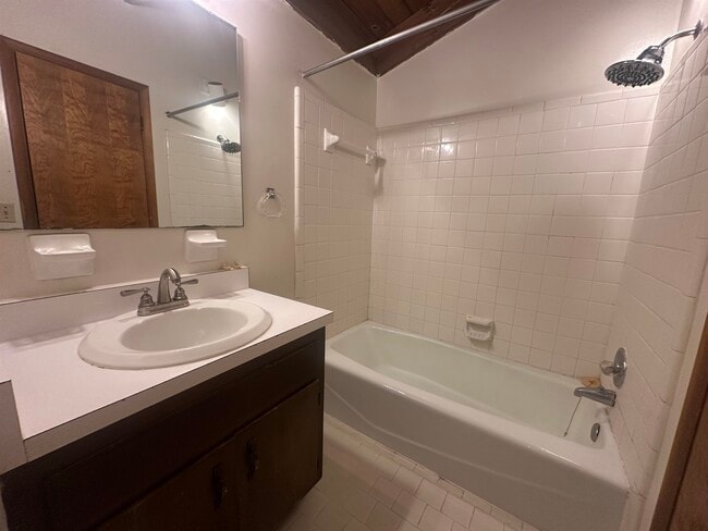 Building Photo - 308 Wood Grove Ct