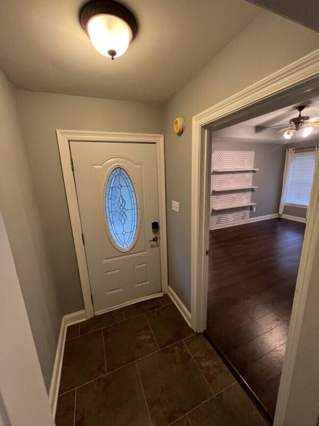 Foto del edificio - Must See!  Trendy 3 bedroom, 2 bath home i...
