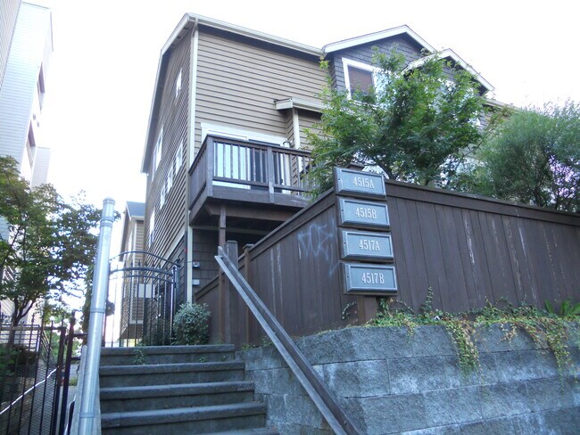 Foto del edificio - 4517 8th Ave NE