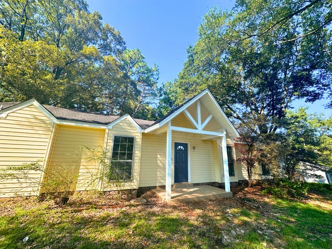 Building Photo - 3650 Creek Dr