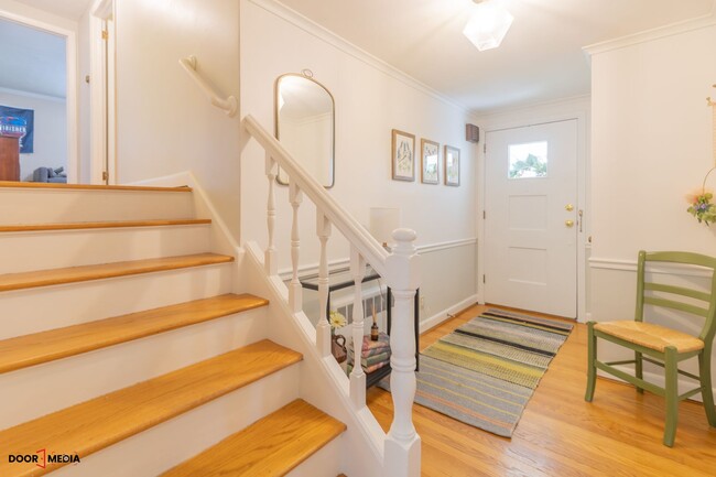 Foto del edificio - Short Term Furnished Rental -3 Bedroom Spl...