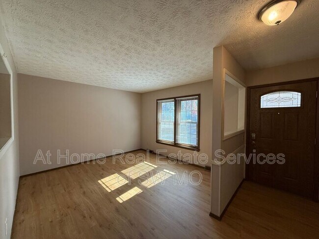 Building Photo - 1209 W Broadmoor St