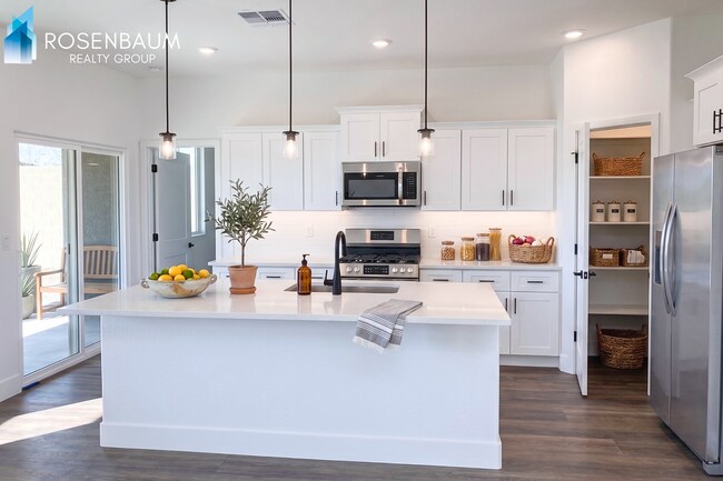 Building Photo - Gorgeous newly built 2-beds, 2-baths home in the new community of South Ranch!