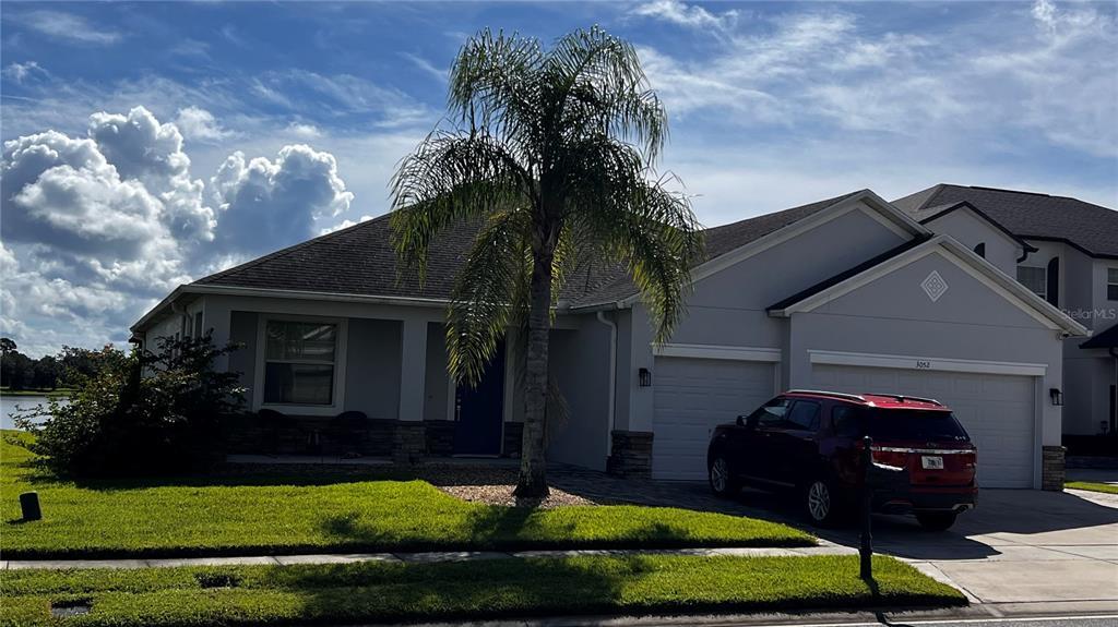 Foto principal - 3052 Youngford St