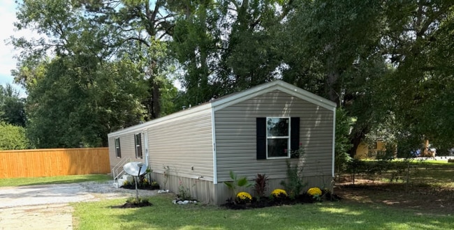 Building Photo - 828 Magnolia St