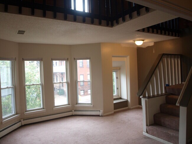Large living room - 724 S 10th St
