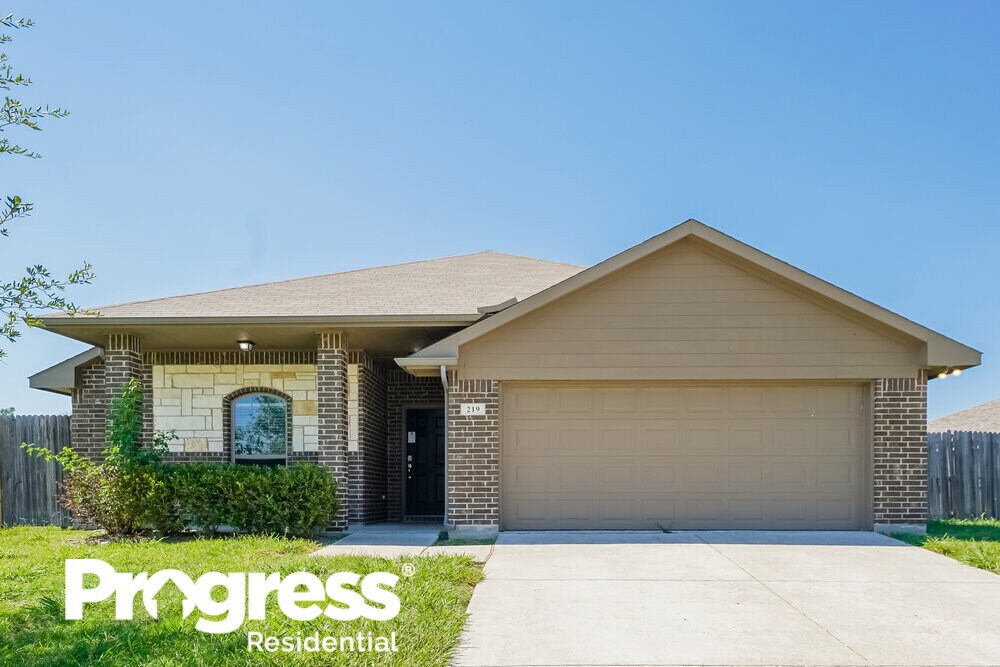 Primary Photo - 219 Meadowcrest Dr