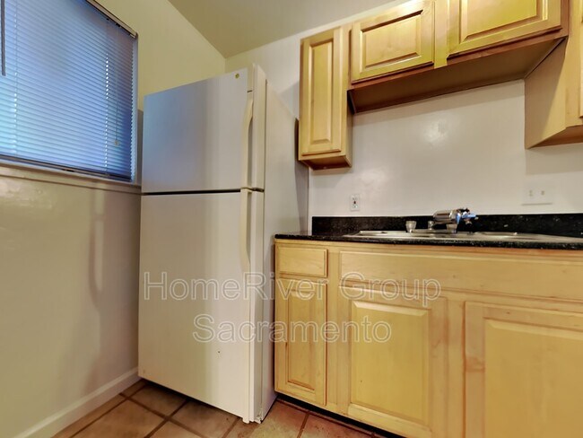 Building Photo - 1112 Evelyn Ln