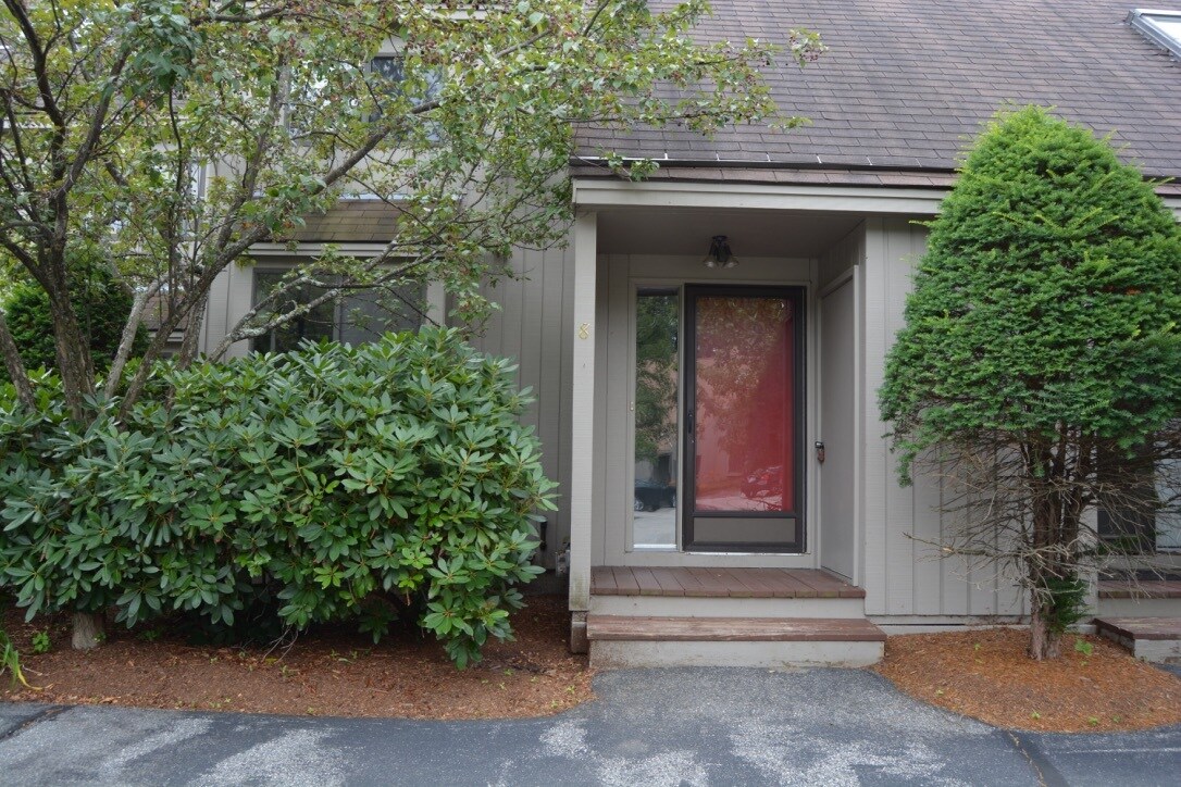 4 Saratoga Ct, Bedford, NH 03110 Townhome Rentals in Bedford NH