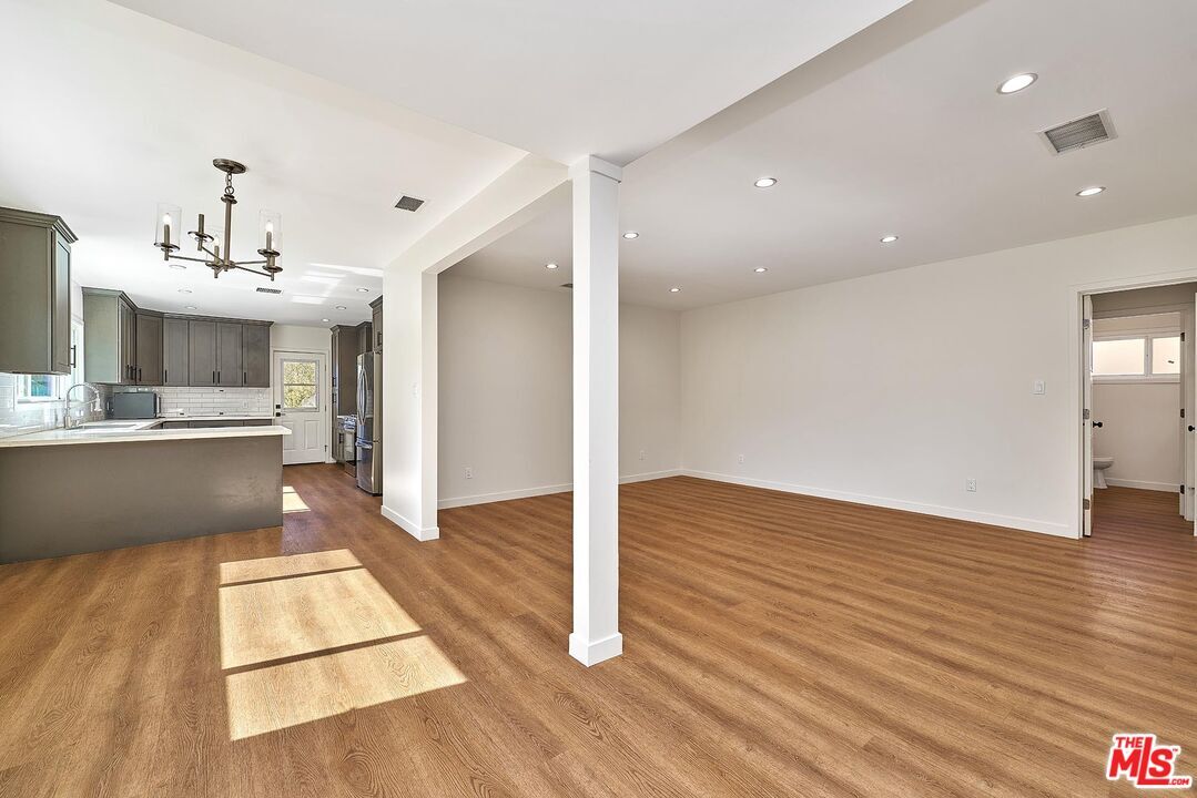 Foto principal - 6443 Columbus Ave