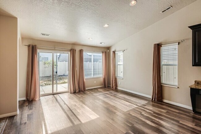 Foto del edificio - 943 North Redbridge Dr, North Salt Lake, U...