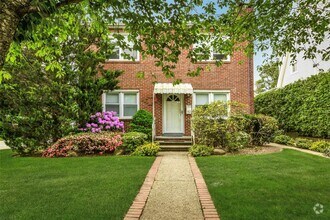 Building Photo - 42 Beechwood Ave