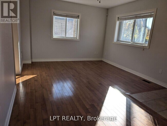 Photo du bâtiment - 9 Atkinson Ave