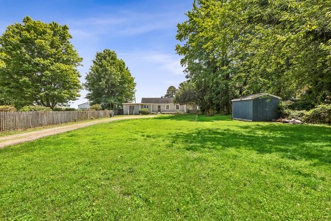 Building Photo - Water Views, Hampton, 3 bed 2.5 bath Ready Now!