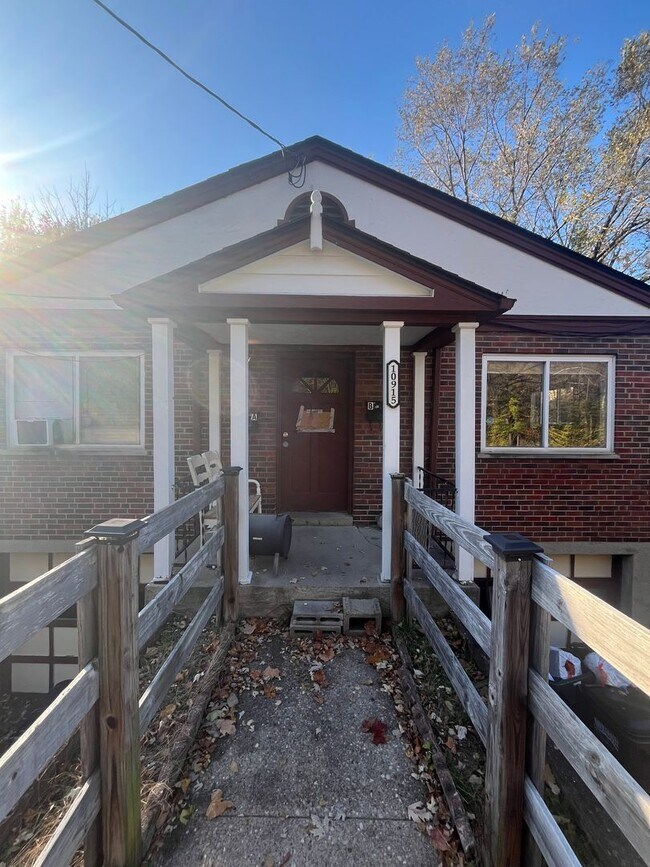 Foto del edificio - 10915 Main St