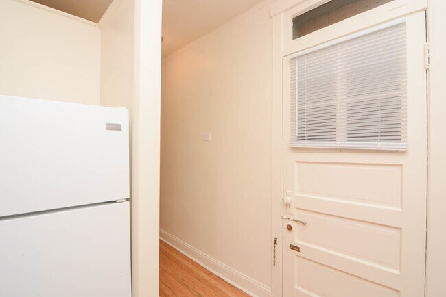 Building Photo - 4307 N Francisco Ave