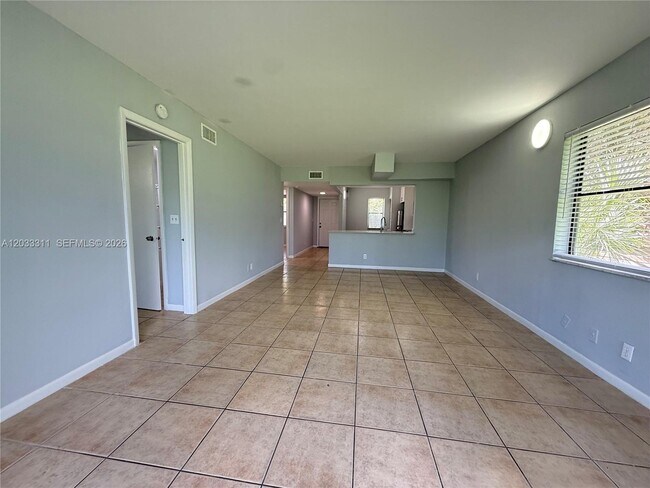 Building Photo - 4885 Arjaro Dr