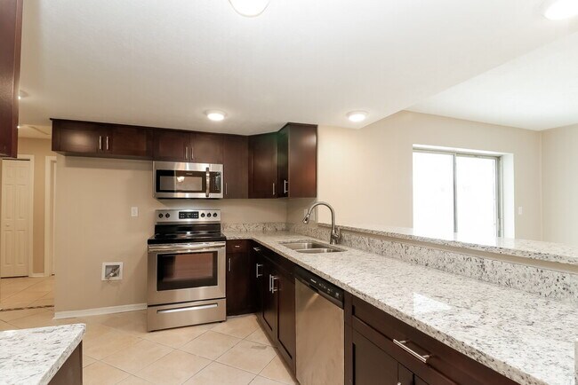 Foto del edificio - 8760 140th St N