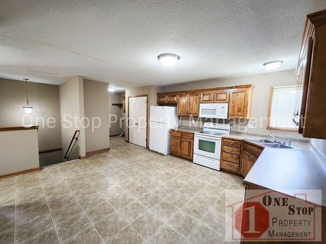Building Photo - 3-Bedroom, 2.5-Bathroom home in Independence