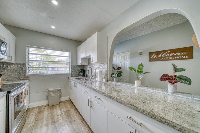 Foto del edificio - 7620 SW 21st St