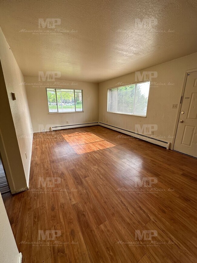 Foto del edificio - 1101 S Bryan Ave