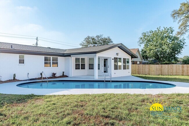 Foto del edificio - Custom 4BR Pool Home in Kenwood with Bonus Room & Private Backyard!