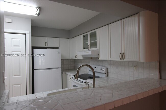 Foto del edificio - 15495 N Miami Lakeway