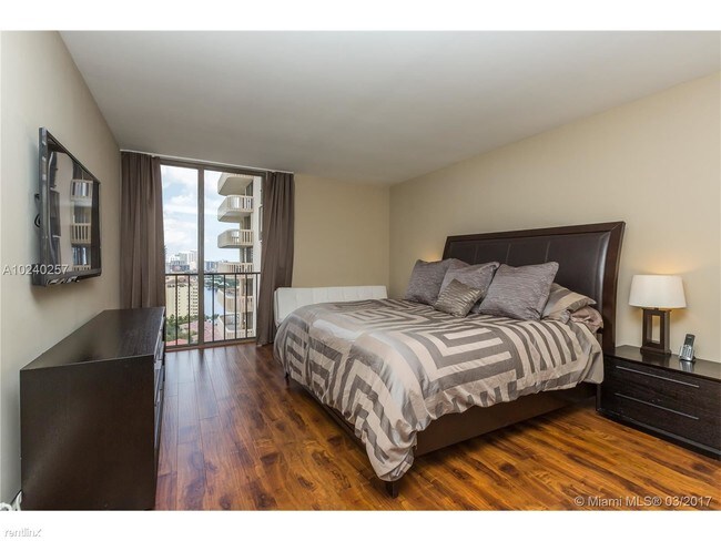 Foto del edificio - 19707 Turnberry Way