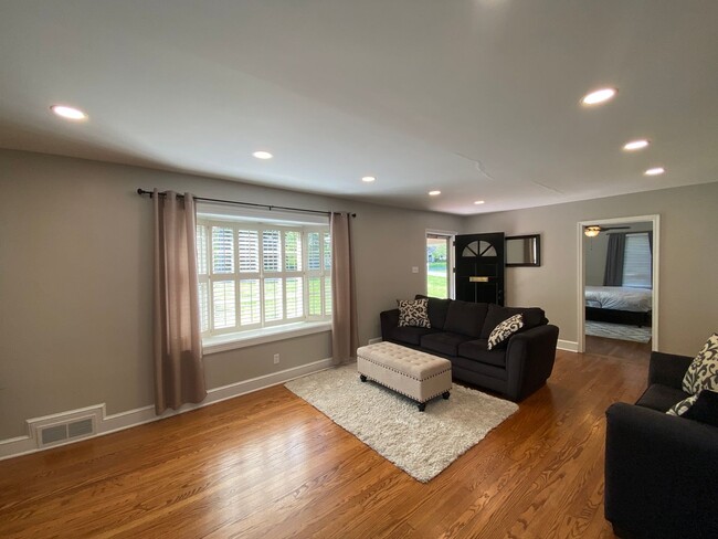 Building Photo - 1212 Strathmore Cir NW