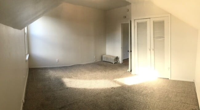 Building Photo - 215 N 6th St