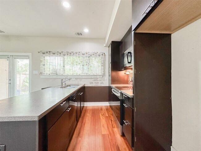 Foto del edificio - 68 Meadow Lea Dr