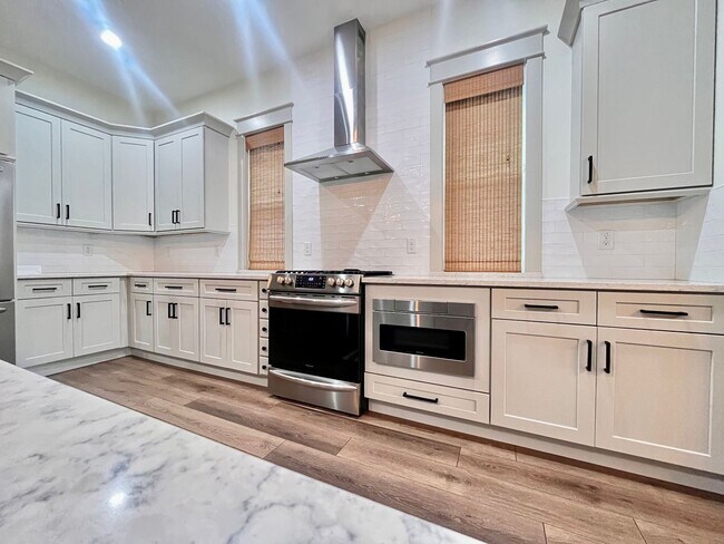 Foto del edificio - 3 br, 2 bath House - 303 W Hamilton Ave