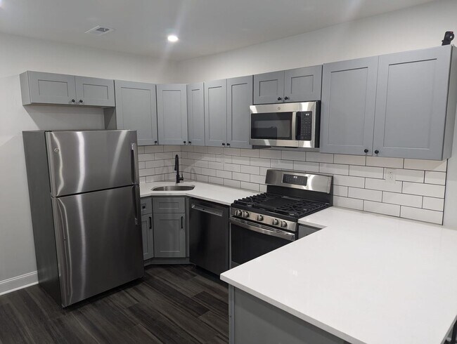Building Photo - SECTION 8 APPROVED Modern 4br/2ba in West ...