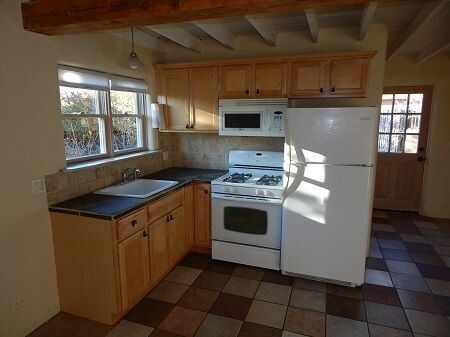 Building Photo - 1413 Camino Sierra Vista Unit B