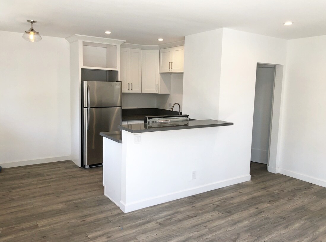 Foto principal - 6106 Woodman Ave