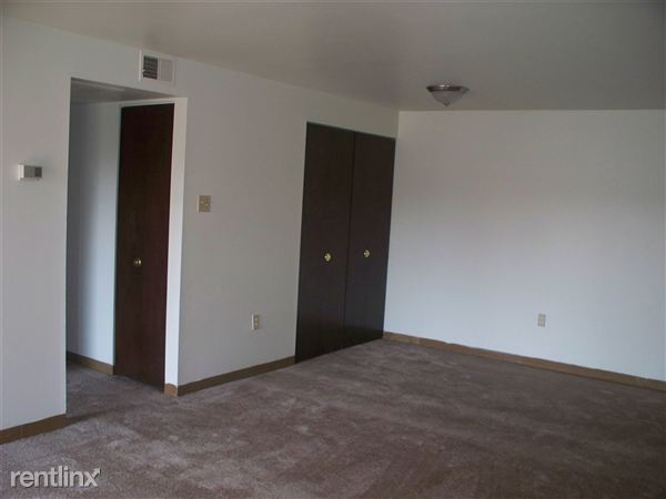 Building Photo - 121 Sunnyhill Dr