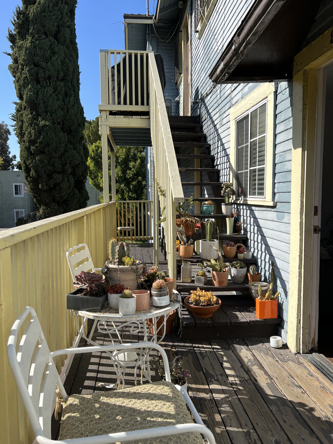 Front entrance balcony - 817 Lucile Ave