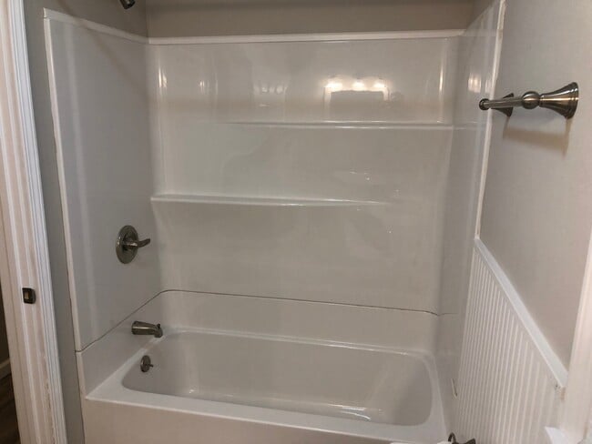 Bathroom - 916 Lennox St