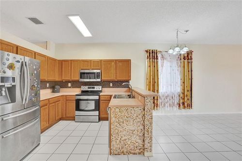 Building Photo - 4011 Banyan Trails Dr
