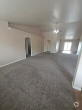 Building Photo - 3018 Oakwood Dr