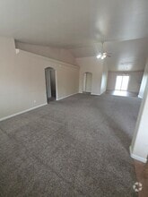 Building Photo - 3018 Oakwood Dr