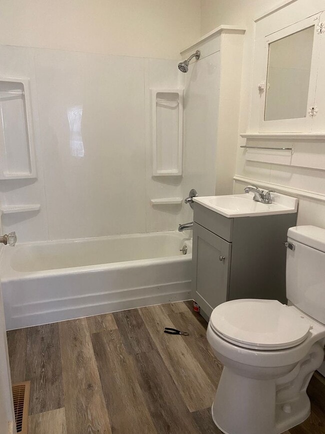 Building Photo - 2 bed 1 bathroom home in Shawnee